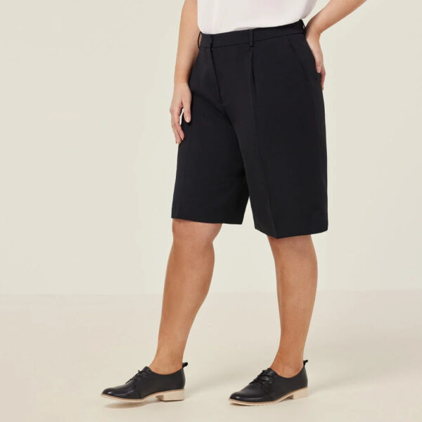 Workthreads | Crepe Stretch Relaxed Short – CAT3YE